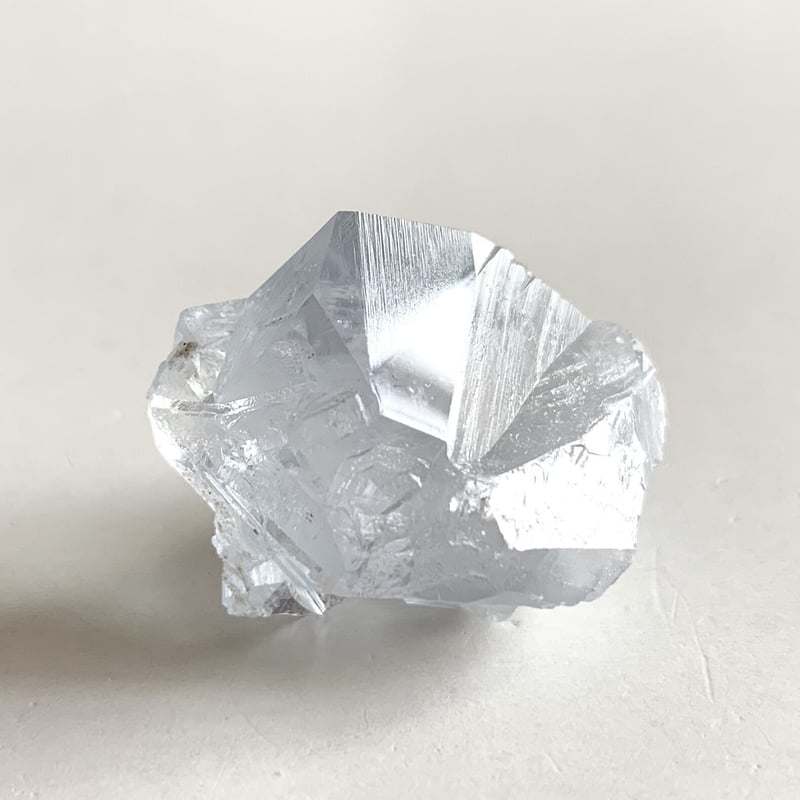 セレスタイト　ジオート　原石 Amazon.co.jp: 天然の粗いブルーセレスタイトジオード原石水晶