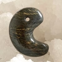 神居古潭(カムイコタン)＊勾玉／マルチカラー