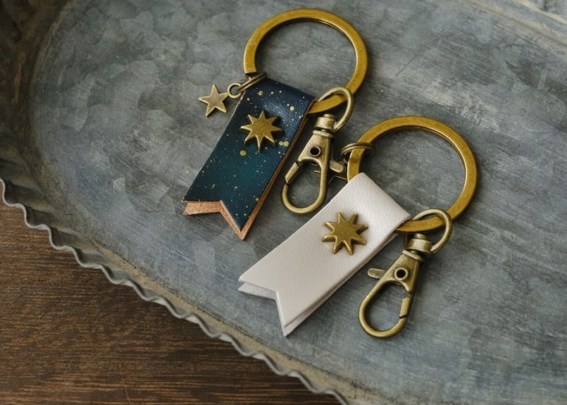 星の本革キーホルダー/オフホワイト | AOMIDORIworks 星の本革キーホルダー/オフホワイト | AOMIDORIworks