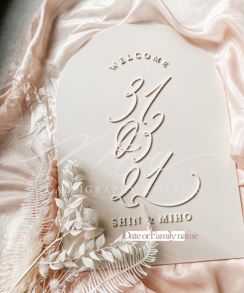 アーチのアクリルウェルカムボード 日付デザイン | micalligraphy & design