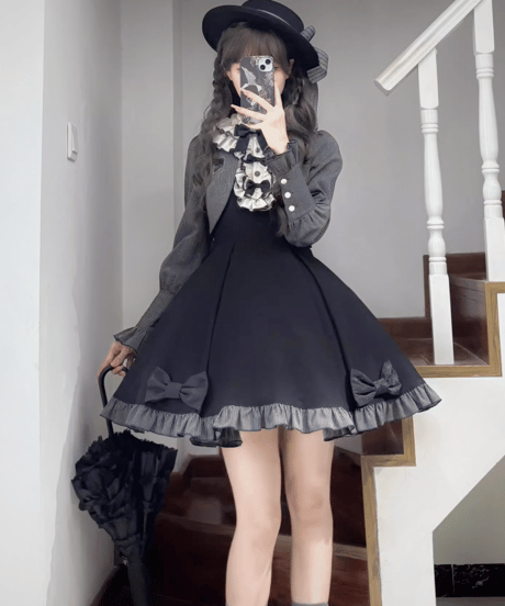 アリス・アラモード : ロリータ服といっしょに不思議の国へ　3冊セット Sweet dress with Alice in Wonderland style apron – ロリータ