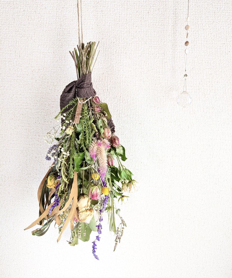 自家製のケイトウ＆アメジストセージ＆ミントなどハーブを使った、素朴