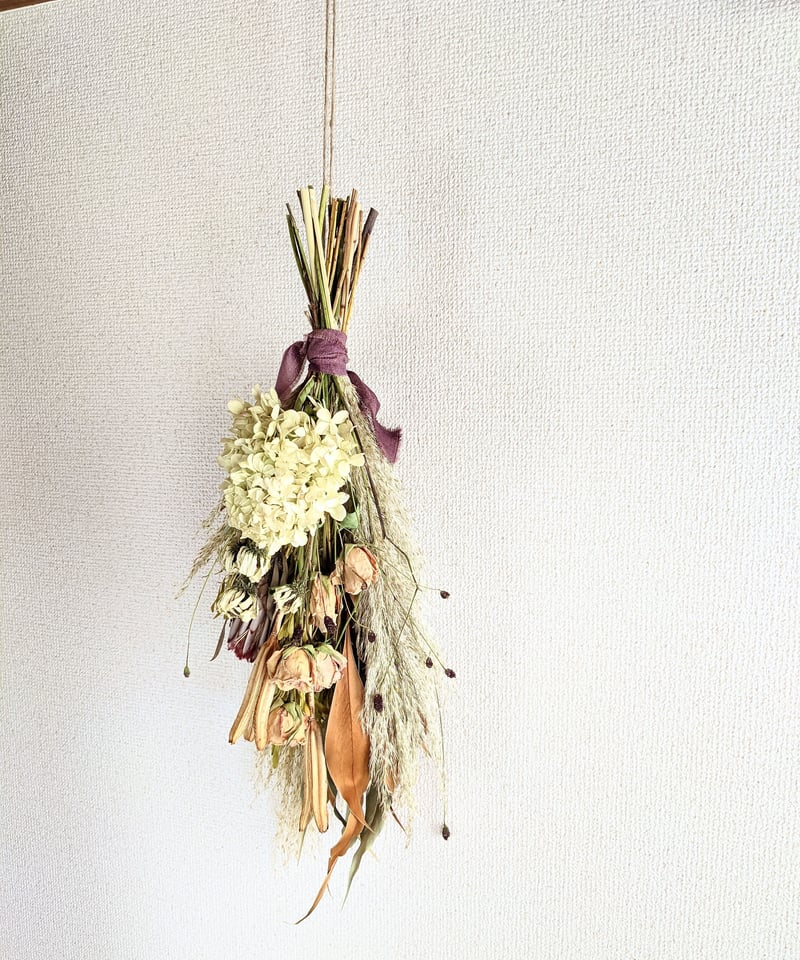 パンパスグラスやワレモコウ、プロテアを使った秋感あるカジュアルな