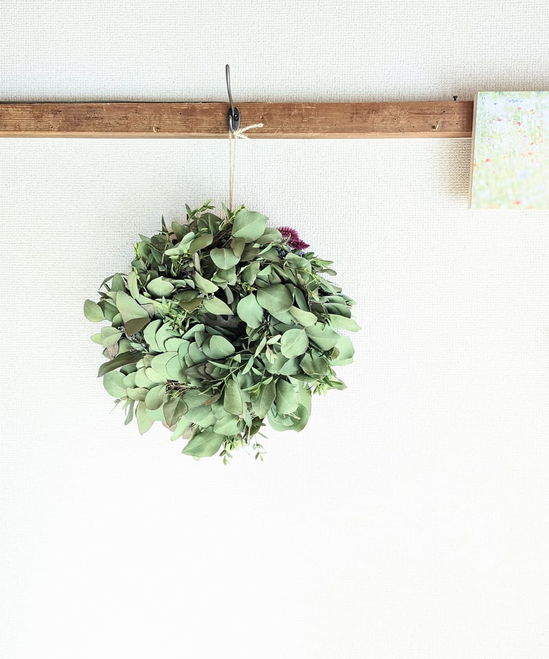 ユーカリポポラスのシンプルでグリーンなドライフラワーリース