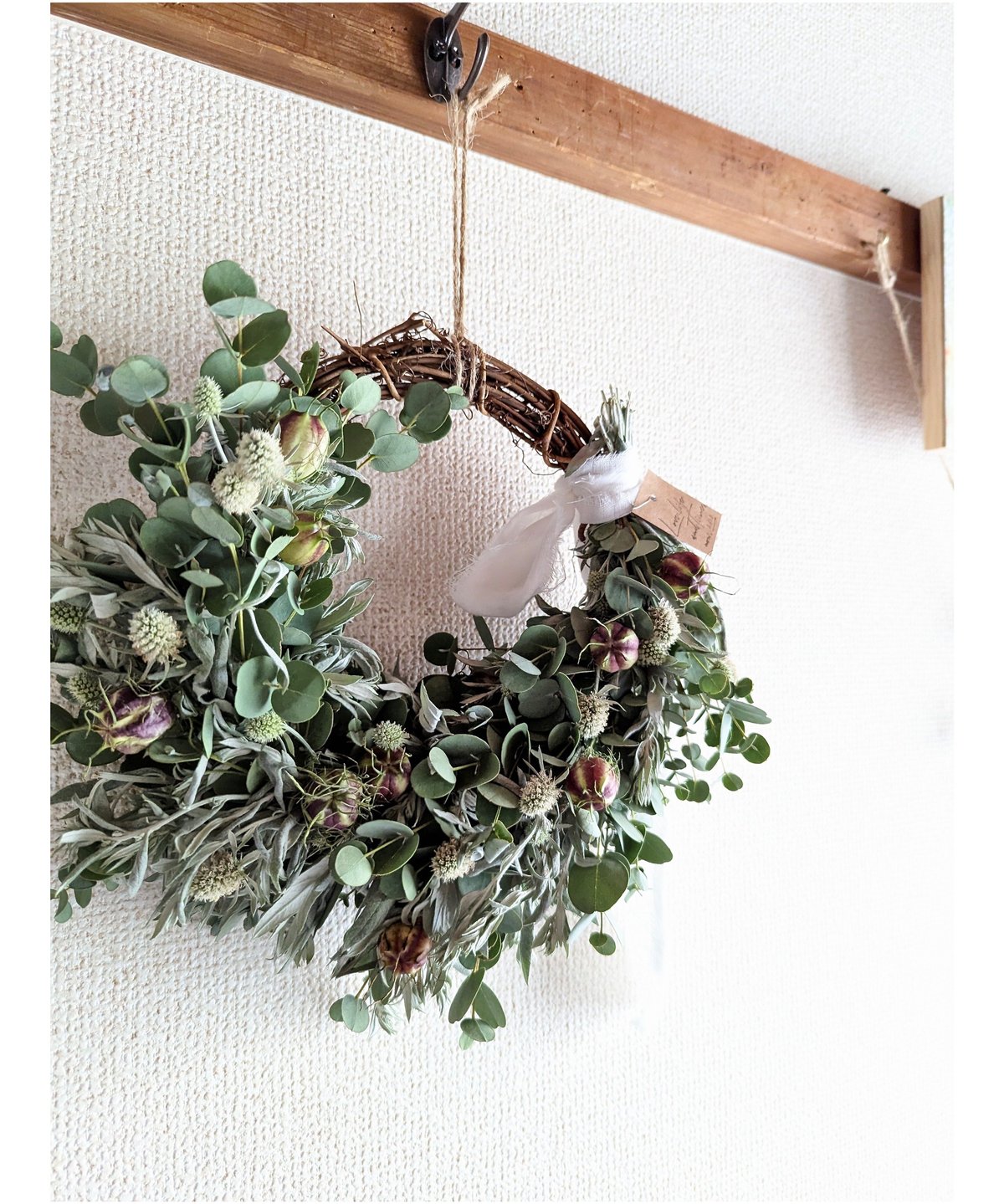 ドライフラワー　リース　グリーンリース　ユーカリとエリンジューム ユーカリグニーとニゲラ、エリンジューム、シルバーキングワームウッド