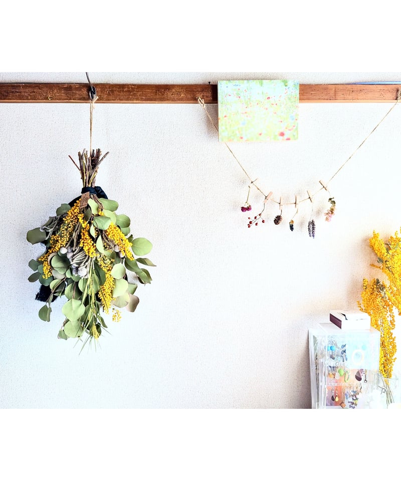 ミモザとユーカリポポラス、シルバーブルニアを使ったシックなドライ