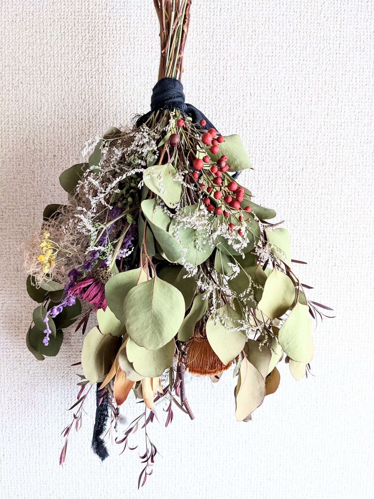 たわわに実った南天と雲雀やポポラスのシックなブーケ ドライフラワー