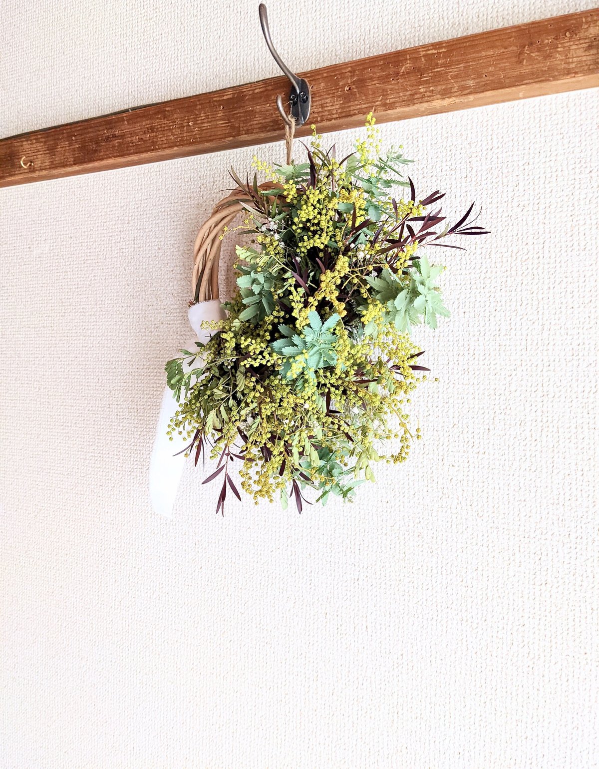 ⚠️専用品⚠️ まだ遠い春を待つ ミモザ の蕾 ハーフ リース 小 ⚠️専用品⚠️ まだ遠い春を待つ ミモザ の蕾 ハーフ リース 小