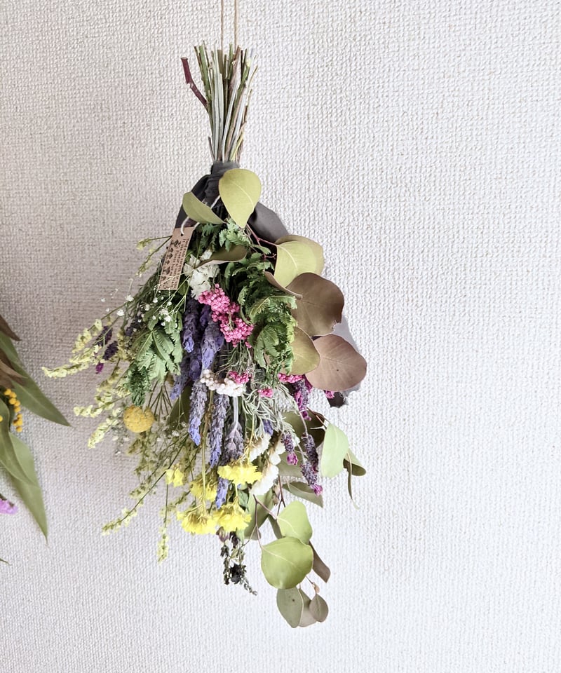 ハーブとスターチスをたっぷり使った、素朴でレトロなカジュアルドライ