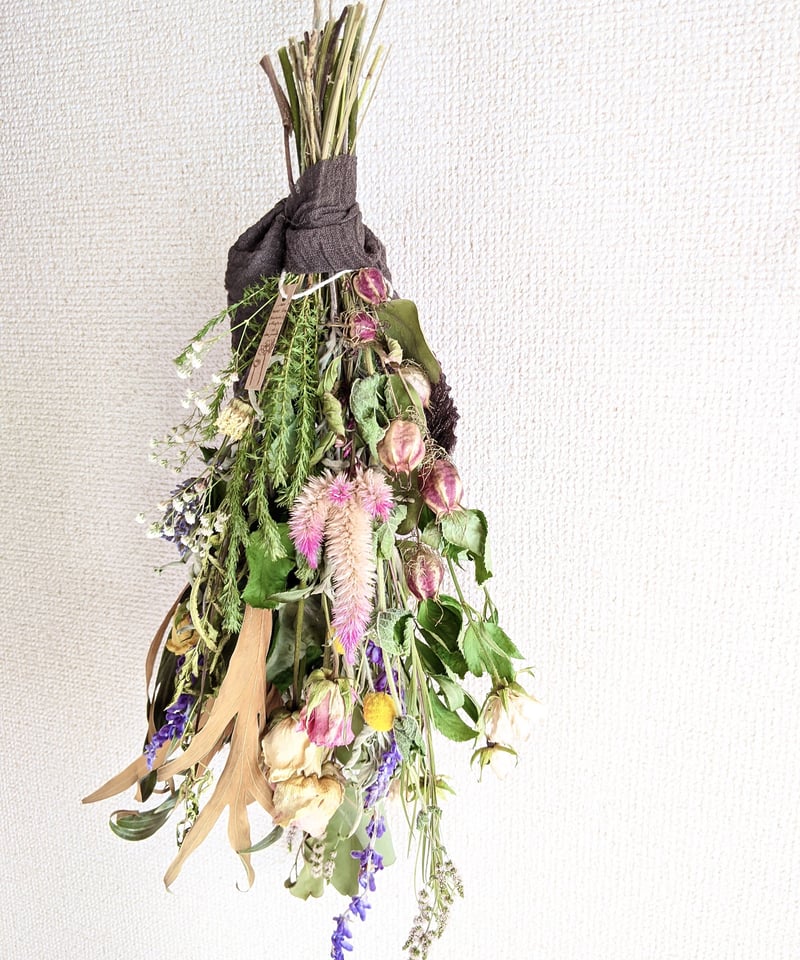 自家製のケイトウ＆アメジストセージ＆ミントなどハーブを使った、素朴