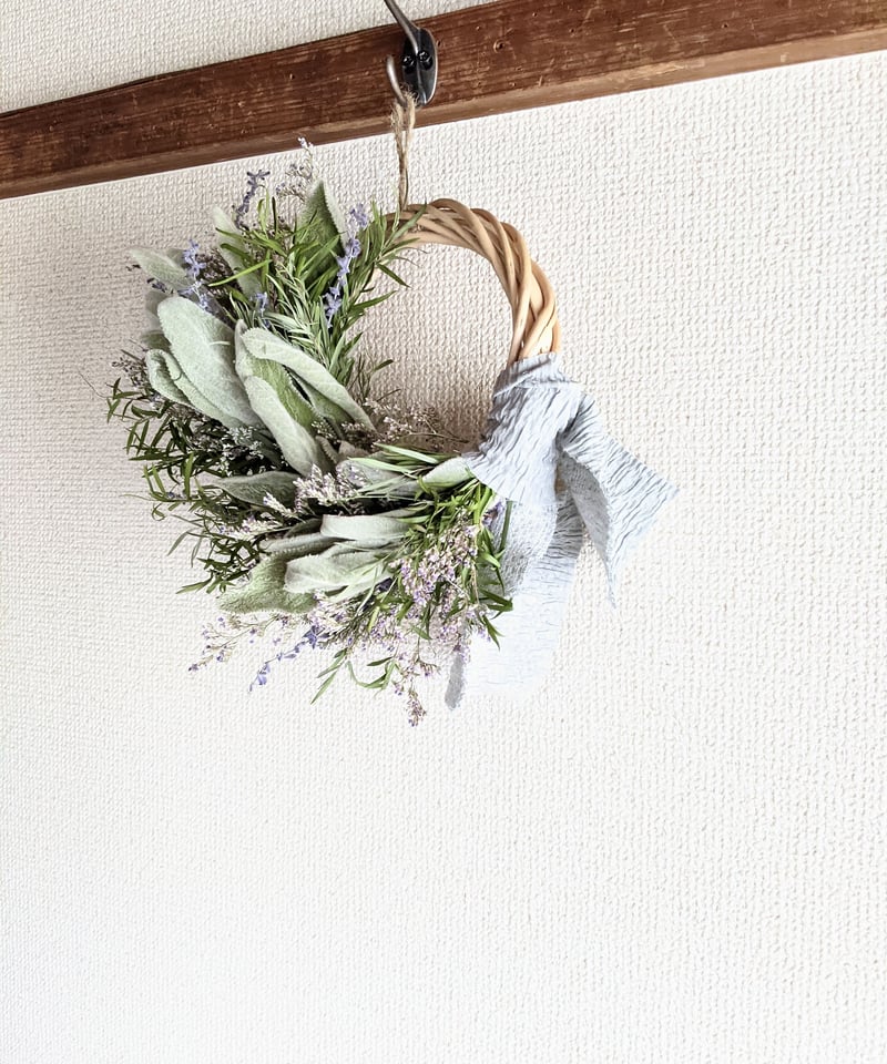 ライムズイヤーとロシアンセージ、ブルーファンタジーのシックで