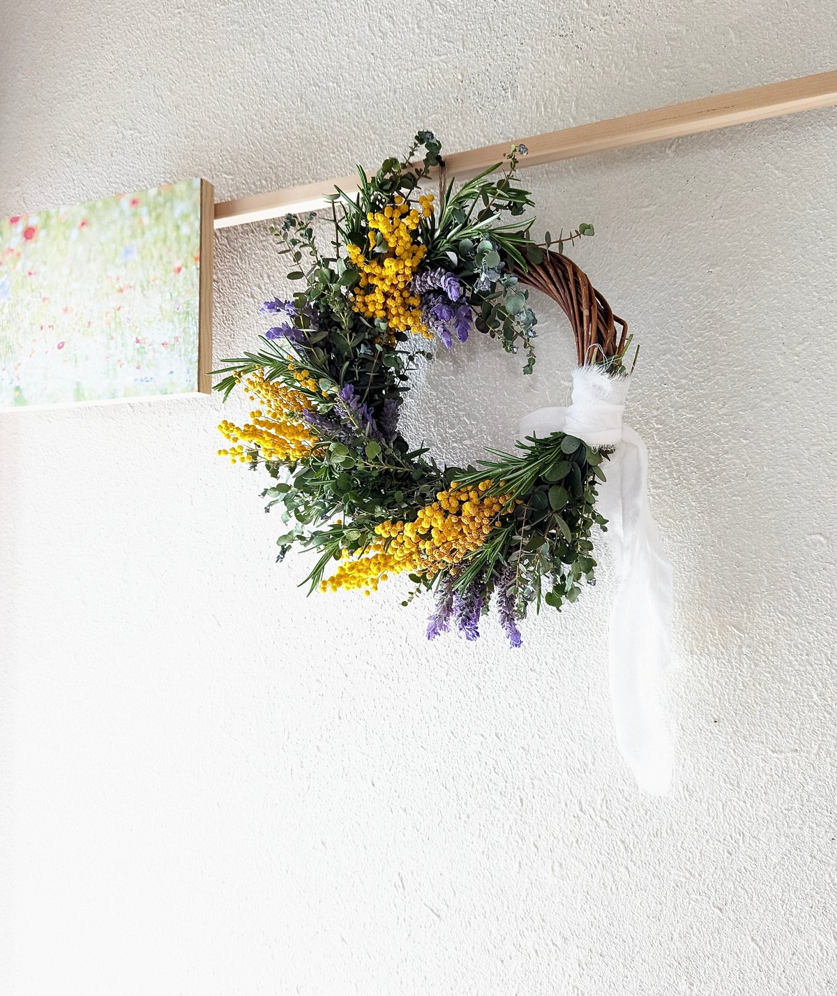 ミモザとユーカリグニー、ラベンダー、ローズマリーのハーブ香る