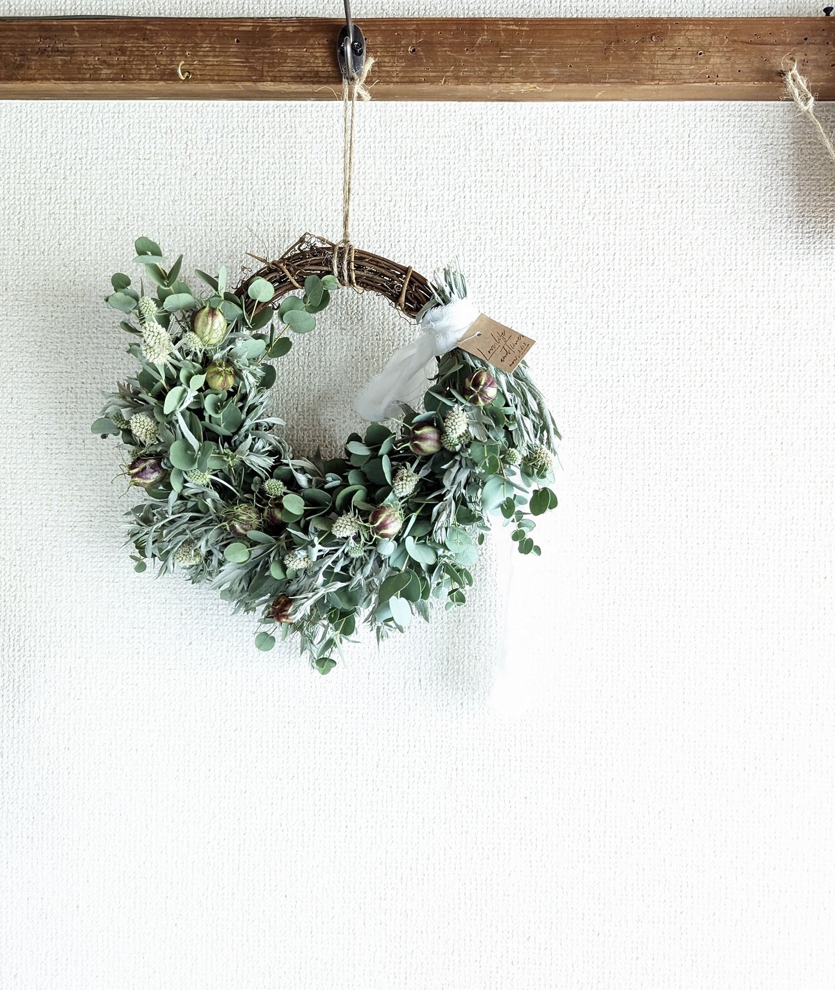 ドライフラワー　リース　グリーンリース　ユーカリとエリンジューム 27d29e9f557ad6470dea9b9aa7bb7f