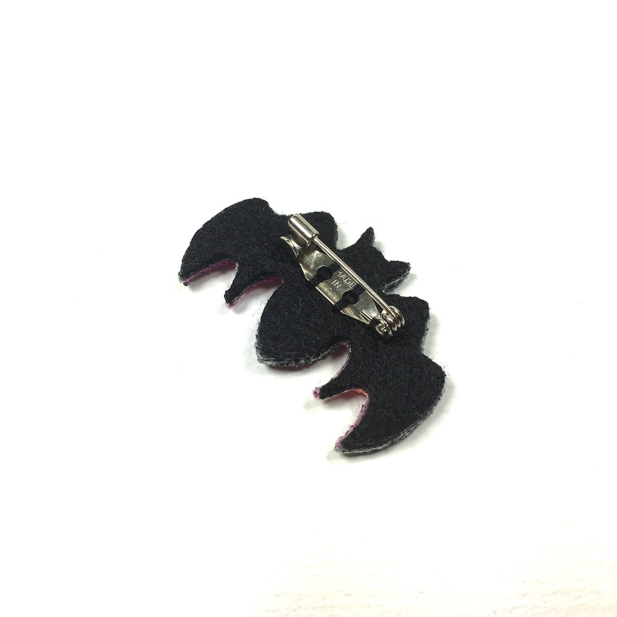 CUTOUT PINS / カットアウト・ピンズ 「BAT」 | BAD COMPANY_WORK