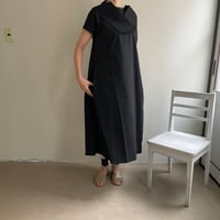 TWIST LAPEL DRESS<BLACK>