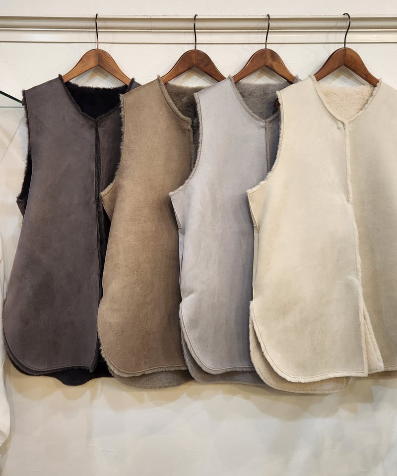 lea clement フランス製 リバーシブル ファースヌード フェイクファームートンミドルジレ 552-24501 / NUS | CALENDRIER o