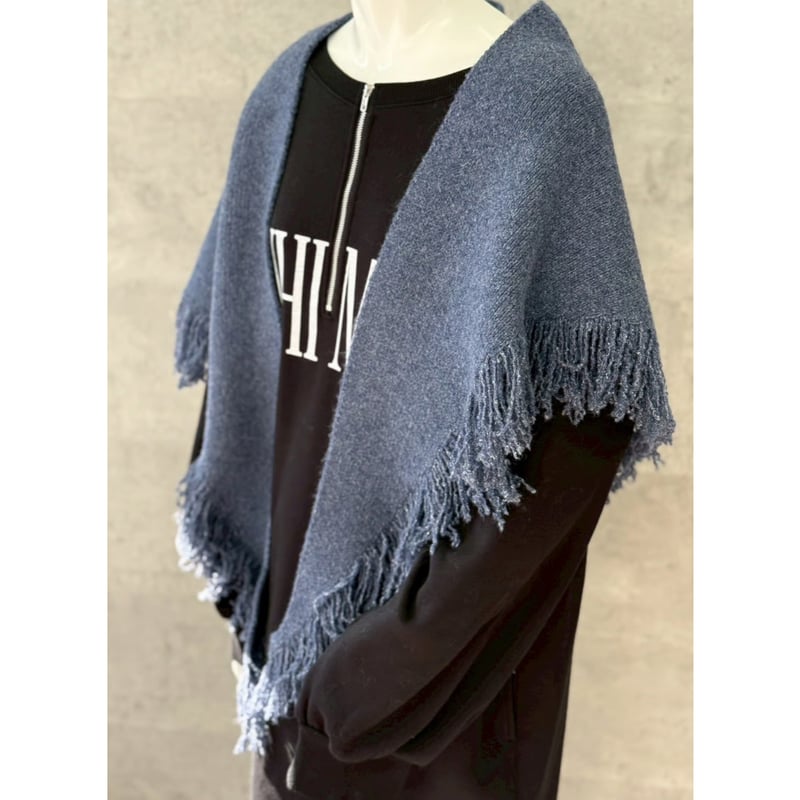 新品　タグ付き　グレー フリンジ付き　三角マフラー　アンナケリー 再再再販】三角マフラー ANNAKERRY/85254003 | CALENDRIER on