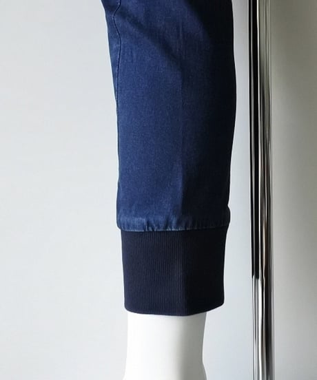 裾リブ 3Dテーパードパンツ