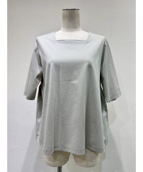スクエアネックバックギャザーTOPS 601454 / CYAN tokyo
