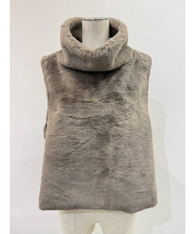 バックオーバーハイネックファーベスト 507390 / CYAN tokyo | CALEND