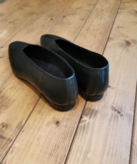 ブイカットパンプス
