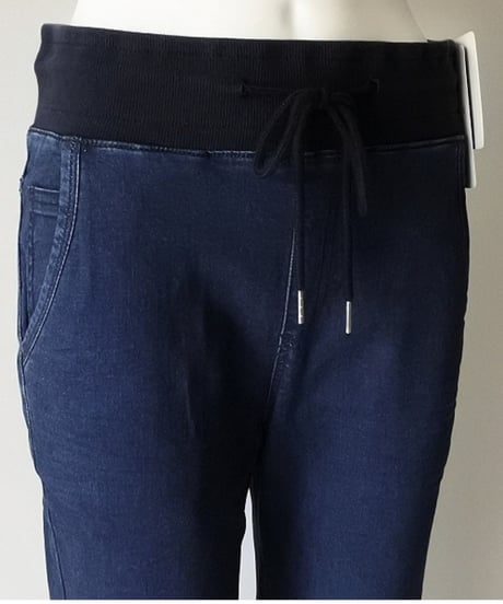 裾リブ 3Dテーパードパンツ