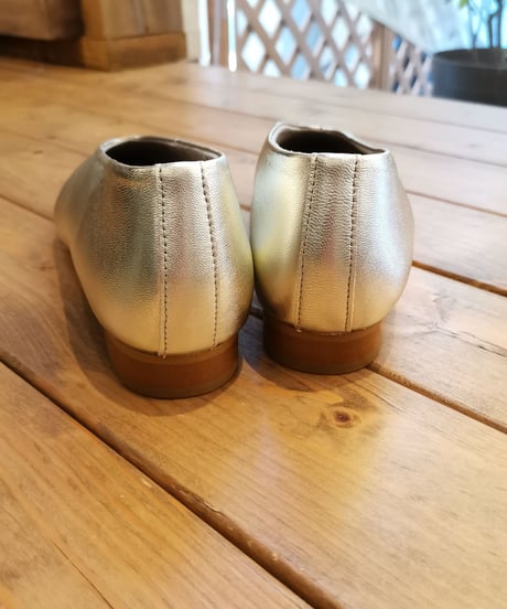 ブイカットパンプス