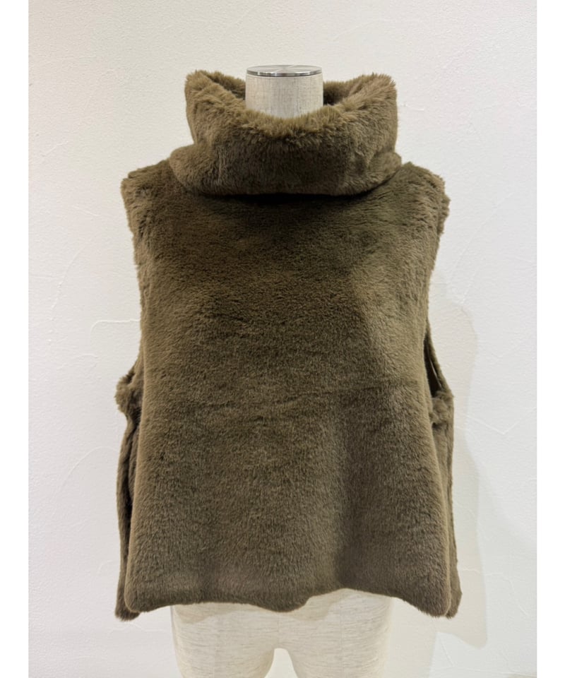 バックオーバーハイネックファーベスト 507390 / CYAN tokyo | CALEND