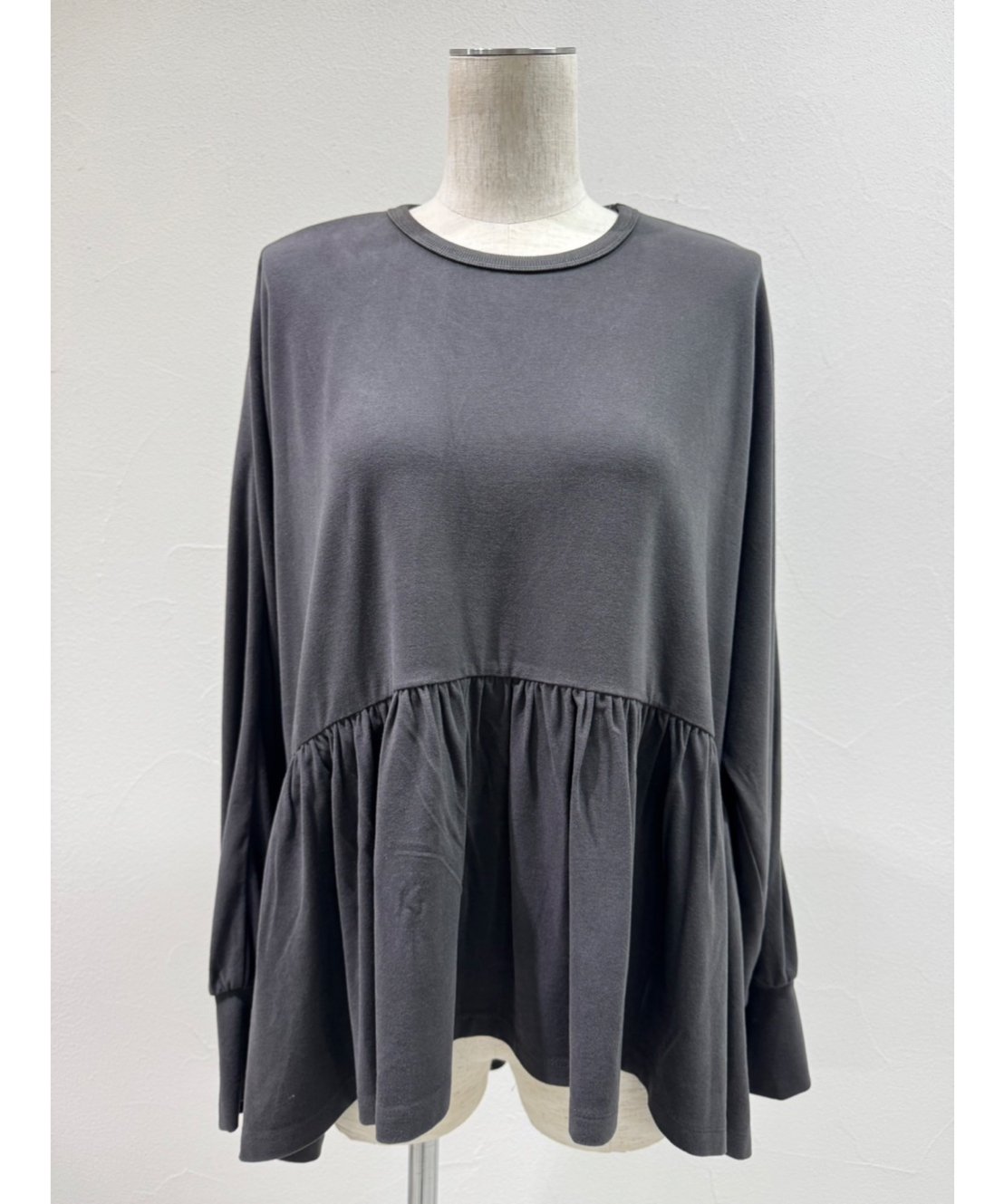 ラウンドギャザーウォームドルマンTOPS / CYAN TOKYO | CALENDRIER