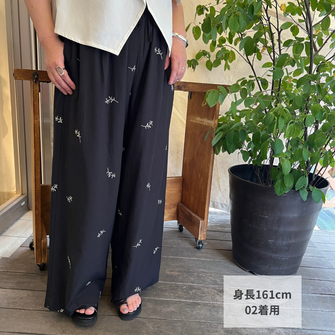 刺繍リラクシーワイドパンツ612-96081 /CNICAL | CALENDRIER on