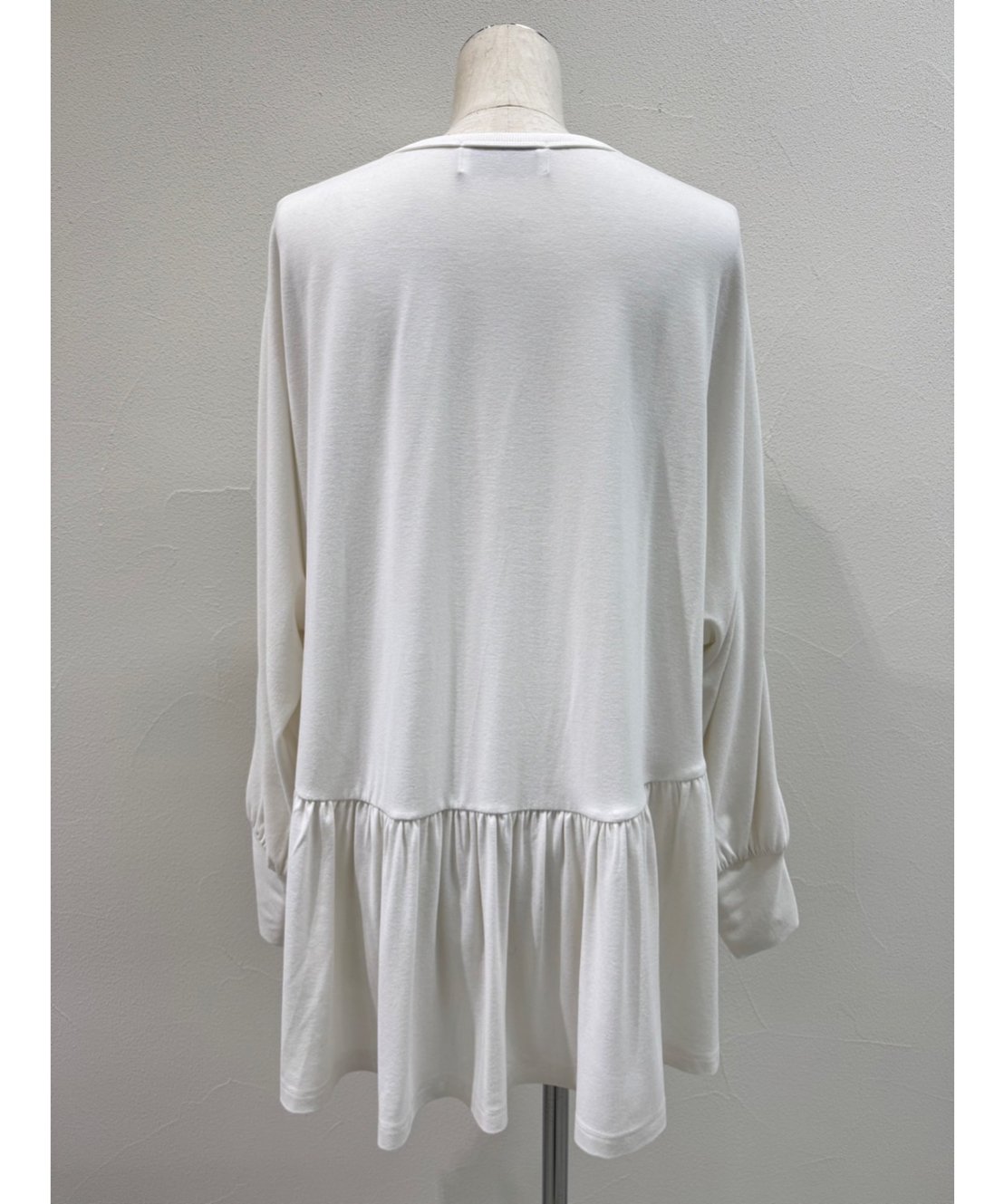 ラウンドギャザーウォームドルマンTOPS / CYAN TOKYO | CALENDRIER