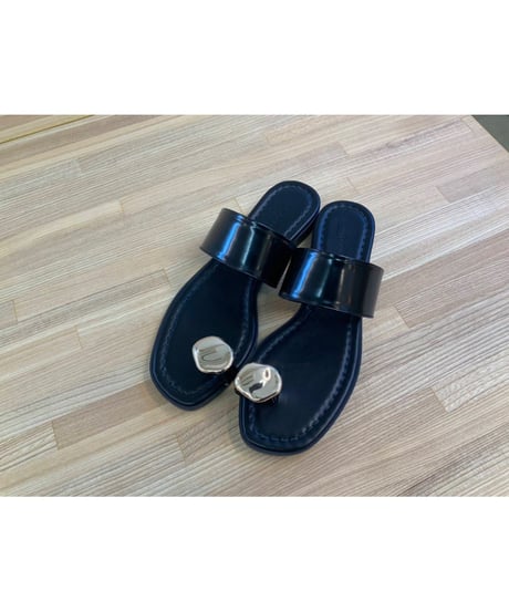 【再入荷✨】Metal motif thong sandals / atelierbrugge