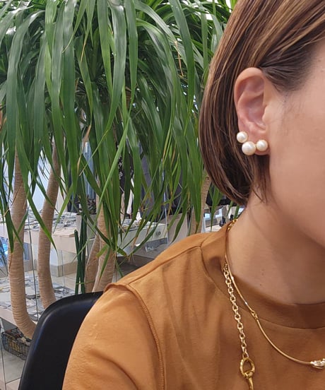 Asymmetry pearl earring/ Sea'ds Mara