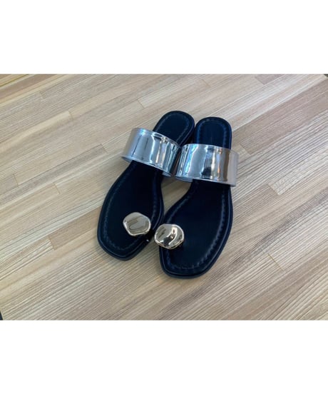 【再入荷✨】Metal motif thong sandals / atelierbrugge