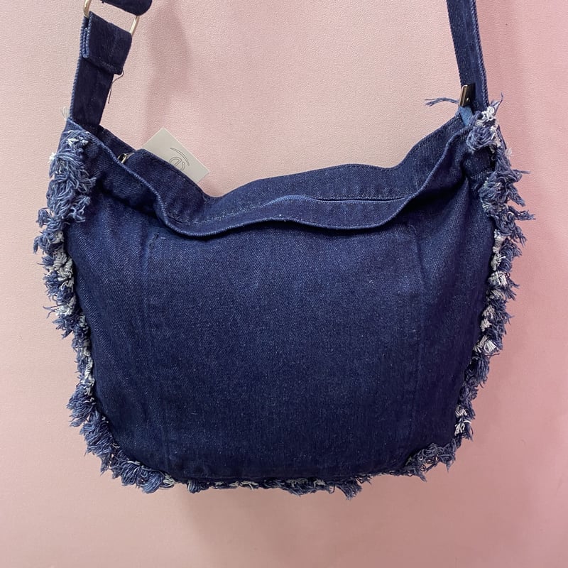 B23354】バタフライ×ハート刺繍デニムショルダーバッグ | (me) B23354】バタフライ×ハート刺繍デニムショルダーバッグ | (me)