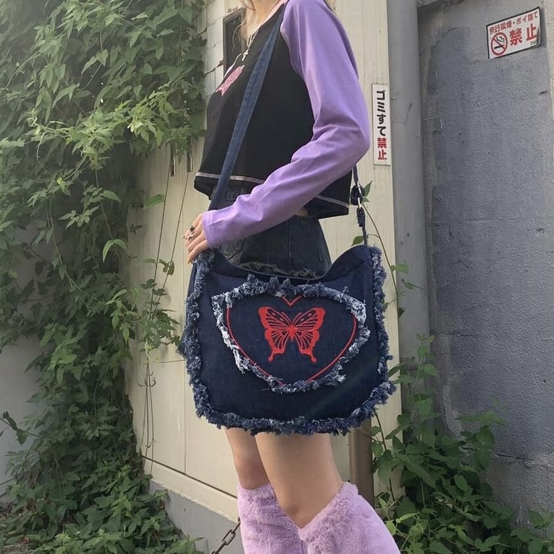 B23354】バタフライ×ハート刺繍デニムショルダーバッグ | (me) B23354】バタフライ×ハート刺繍デニムショルダーバッグ | (me)