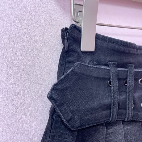 【B24424】ベルトデザインプリーツデニムスカート（ブラック）