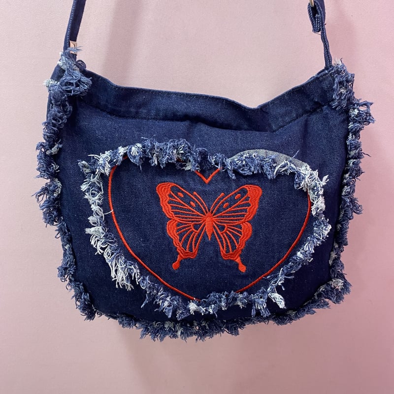 B23354】バタフライ×ハート刺繍デニムショルダーバッグ | (me) B23354】バタフライ×ハート刺繍デニムショルダーバッグ | (me)