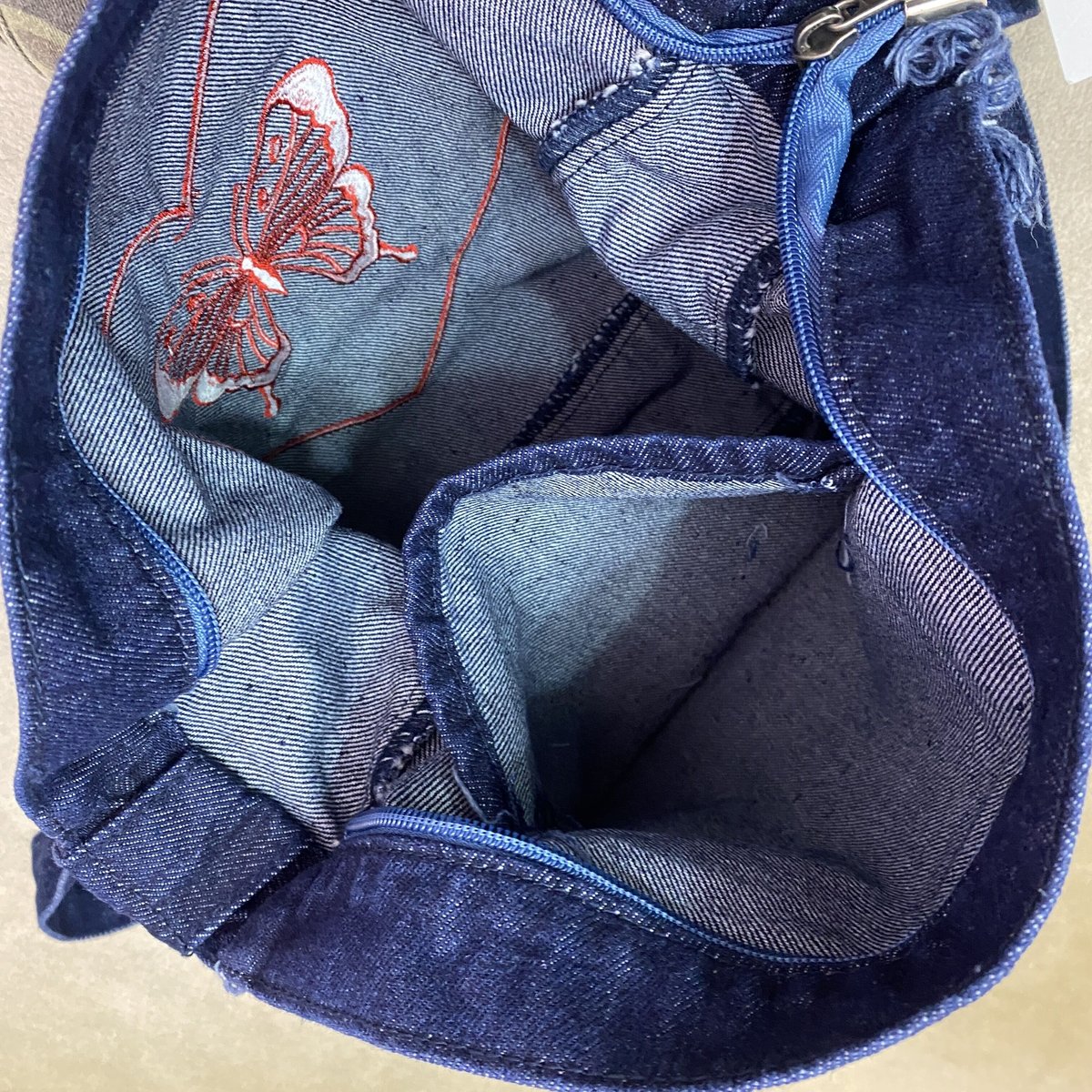 2024 お歳暮【公式】 - 人気ブランド B23354】バタフライ×ハート刺繍デニムショルダーバッグ | (me) バッグ