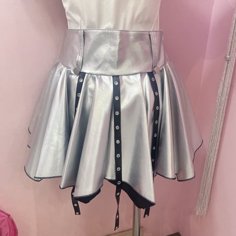 シャイニーヘムスカート