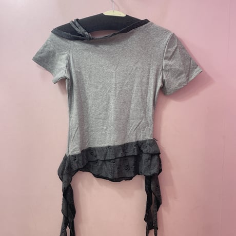 Pinkyロゴフリルヘムトップス