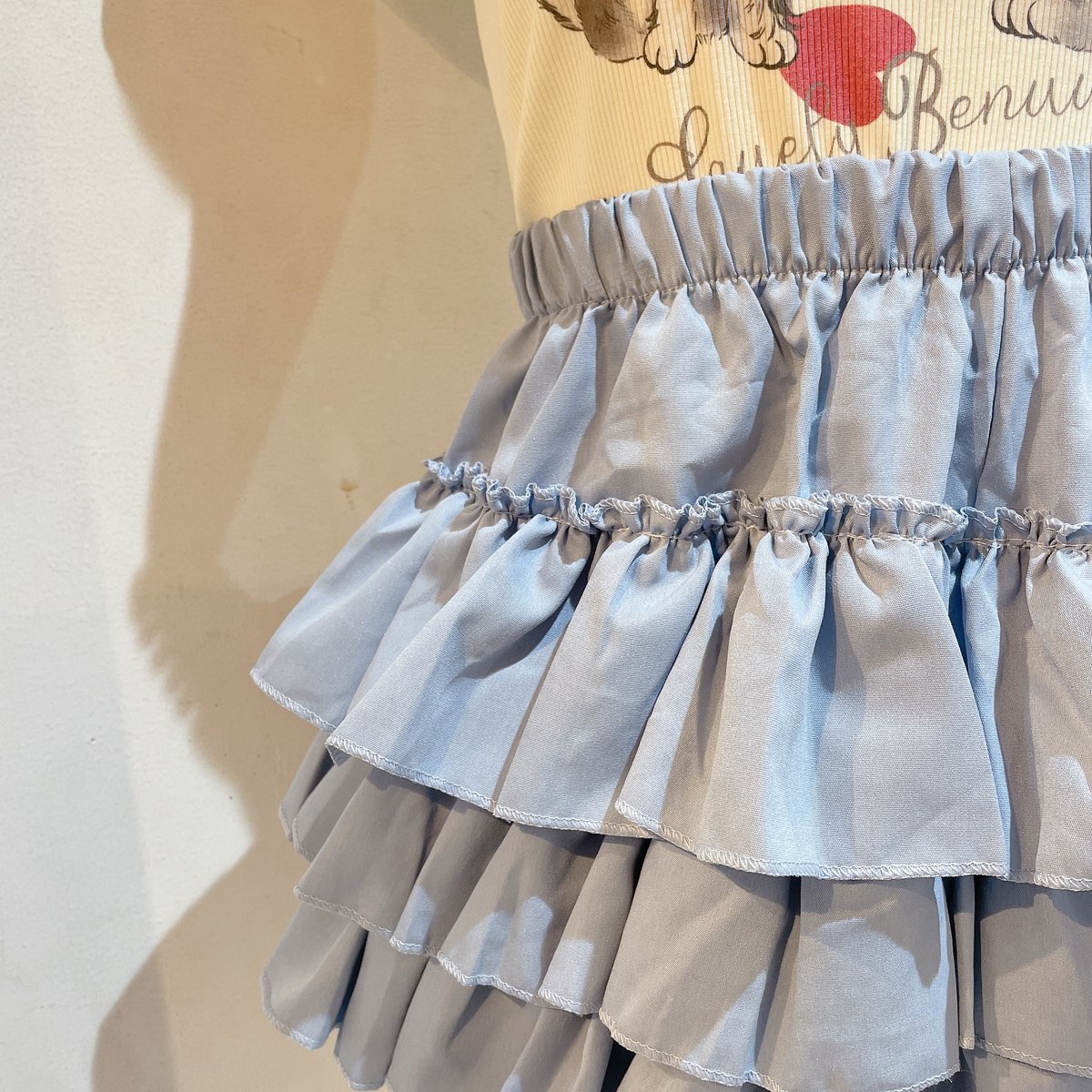 美品 ヴェルサーチ ティアード フリル ショートパンツ 花柄 40 美品 ヴェルサーチ ティアード フリル ショートパンツ 花柄 40