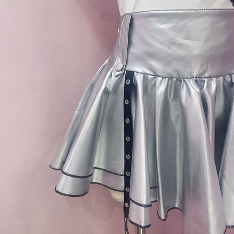 シャイニーヘムスカート