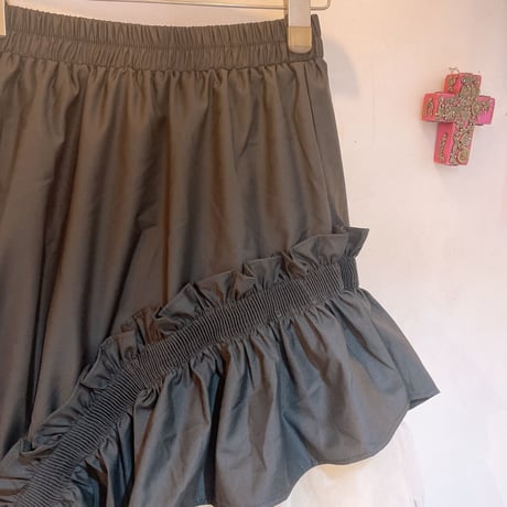 アシンメトリーフリル切替スカート