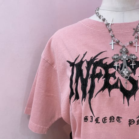 メタルロゴ刺繍Tシャツ