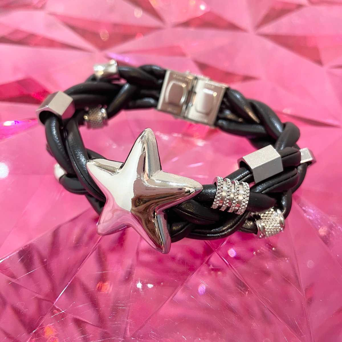 Bracelet for women, men, kids, with pearls, gold and strings