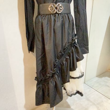 アシンメトリーフリル切替スカート