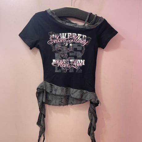 Pinkyロゴフリルヘムトップス