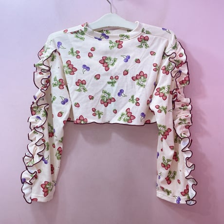 Berry cherry フリルショートトップス