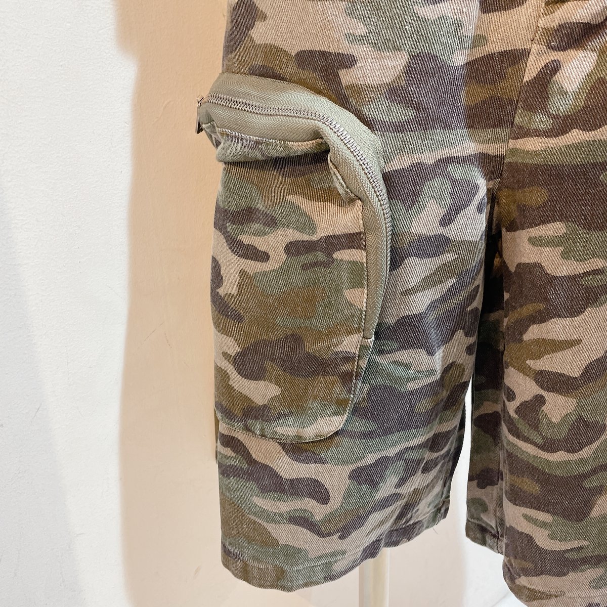 【THEAIRTOWN】カモフラ バミューダ パンツ fit=scale-down,w=1200